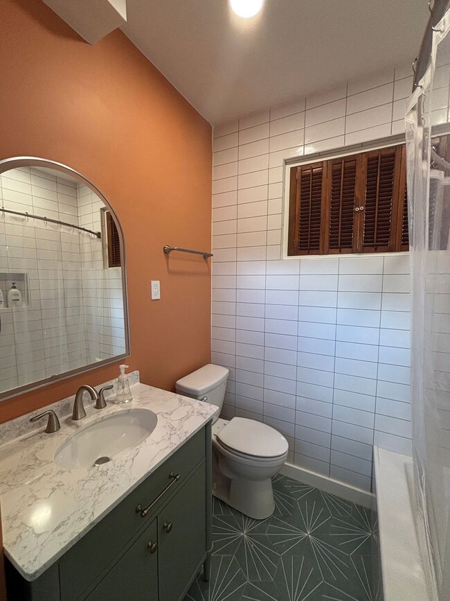 Building Photo - Alcoa Cottage!!