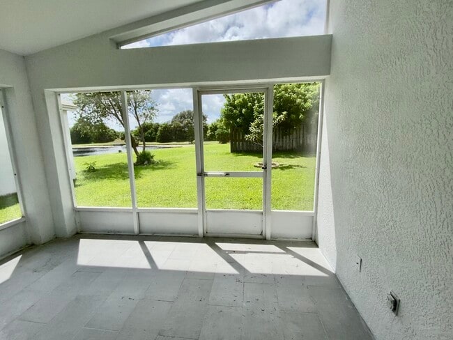 Building Photo - 8057 Bracken Ln