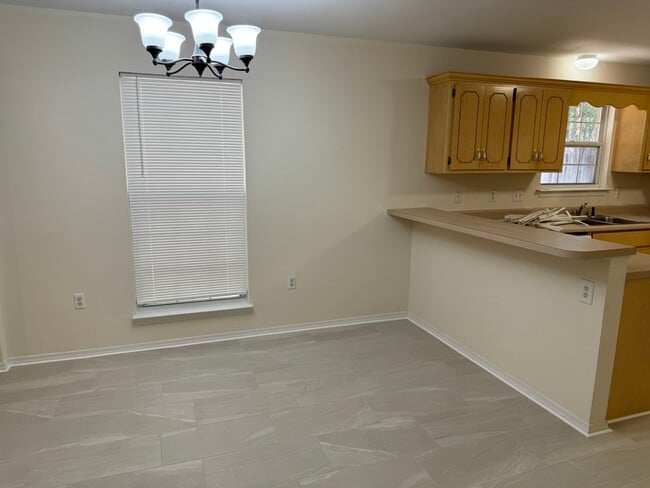 Building Photo - 1615 Chadwick Ln