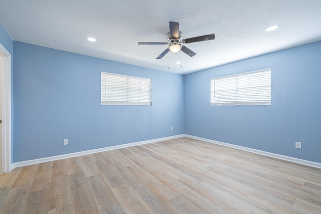 Building Photo - 707 Norwood Ln