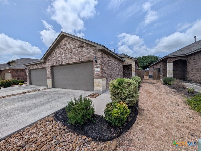 Building Photo - 1227 FM306