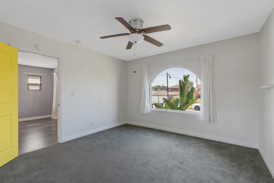Building Photo - 3111 W 69th St