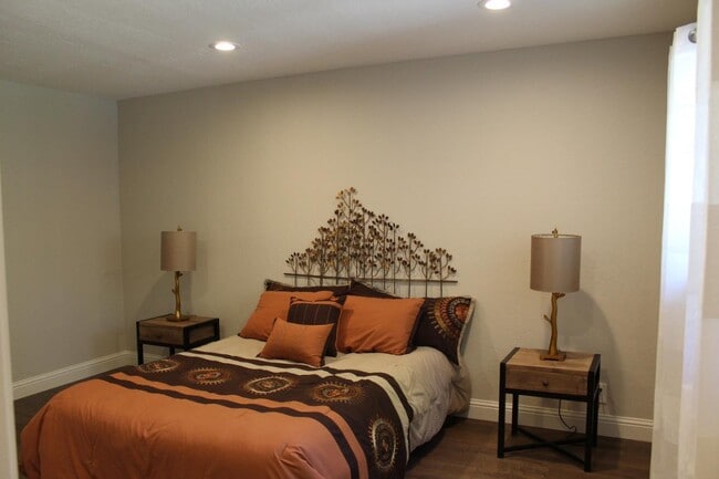 Building Photo - 1376 Bouret Dr