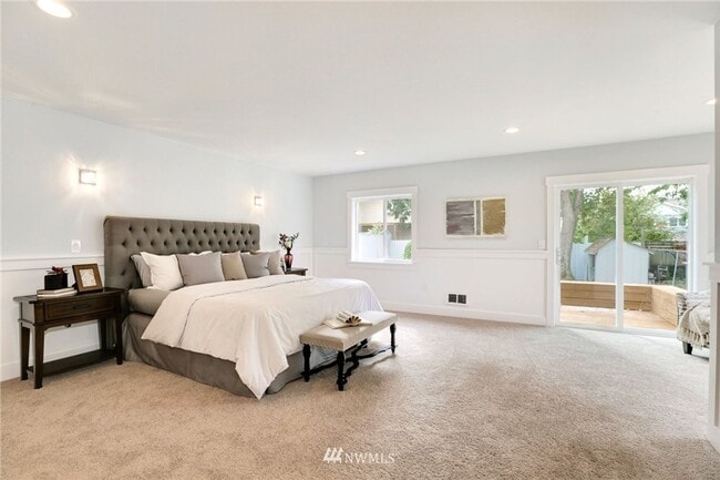 Building Photo - Charming Craftsman Home in Quiet Brighton Neighborhood!