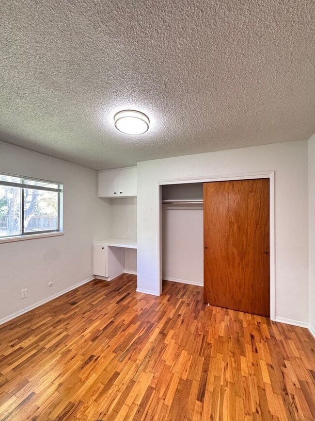 Building Photo - Charming 2-Bedroom Home with Spacious Back...