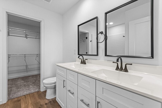 Building Photo - New build 4 bed 4 bath Condo