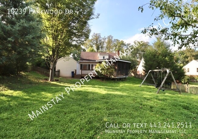 Building Photo - 10239 Parkwood Dr