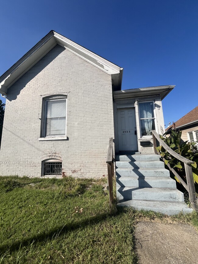 Primary Photo - 2533 E 24th St