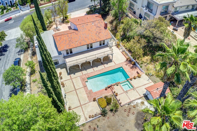 Building Photo - 4041 Alonzo Ave