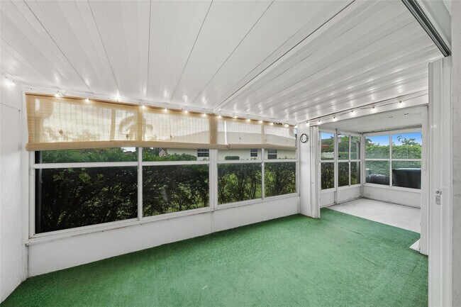 Building Photo - 1443 SW 27th Ave