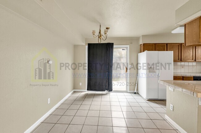Building Photo - 3 bedroom 2 baths available in a gate community