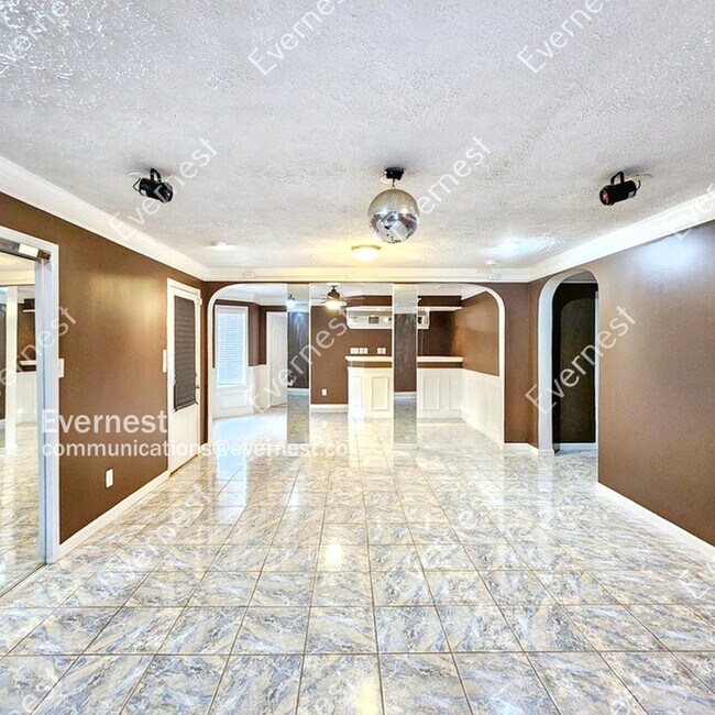 Building Photo - 425 Brunswick Cir