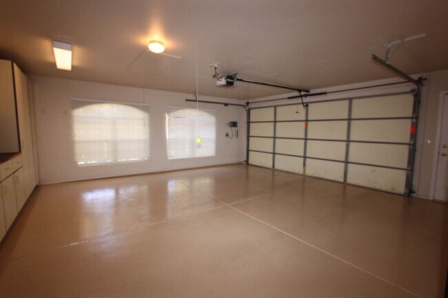 Building Photo - 653 Golden Hawk Dr