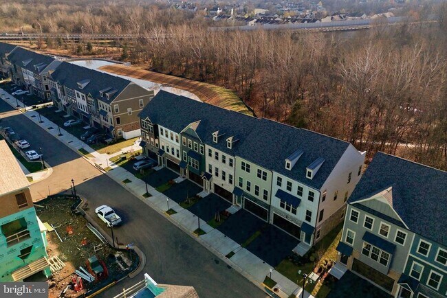 Building Photo - 1017 Venifena Terrace SE