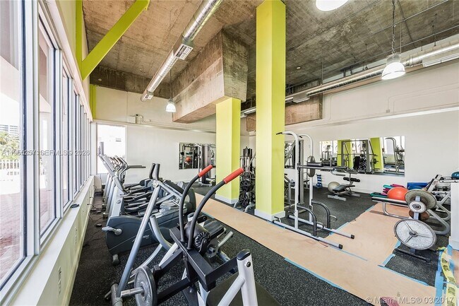 Building Photo - 1228 West Ave