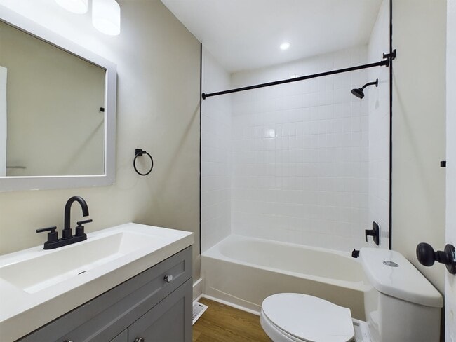 Building Photo - 416 Milton St