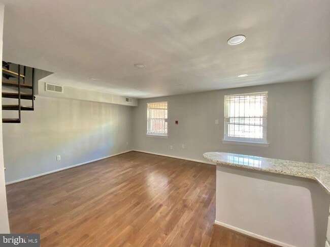 Building Photo - 713 Walnut St