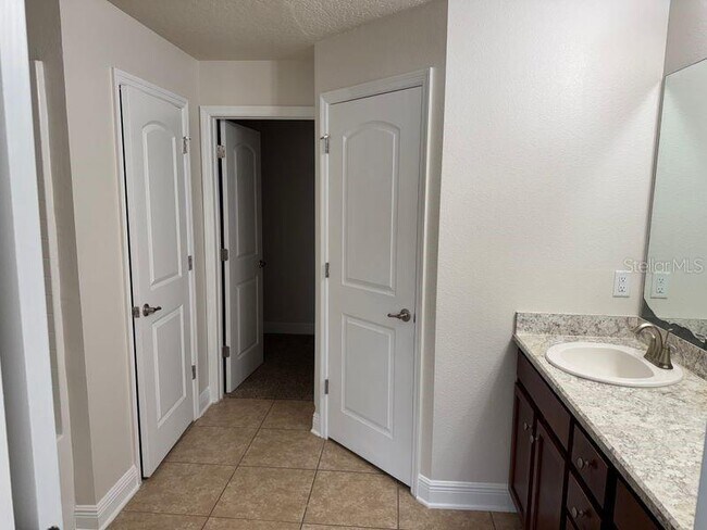 Building Photo - 2148 Angel Fish Loop