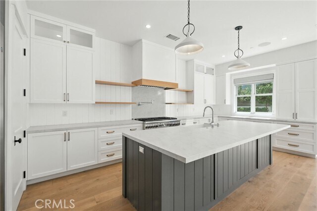 Building Photo - 391 La Perle Pl