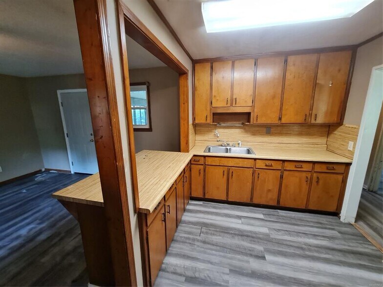 Building Photo - 1102 Jameswood Ct