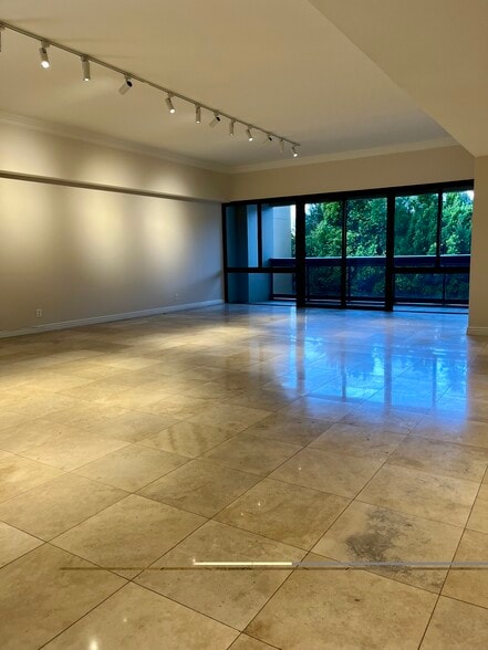 Building Photo - 10445 Wilshire Blvd