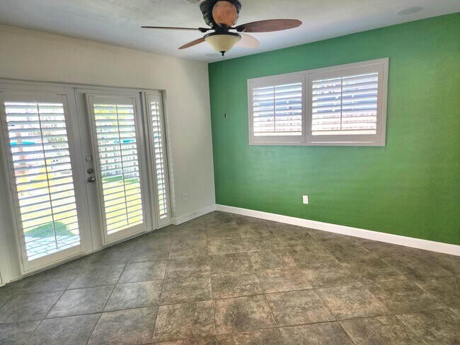 Building Photo - 191 SE 9th Ct