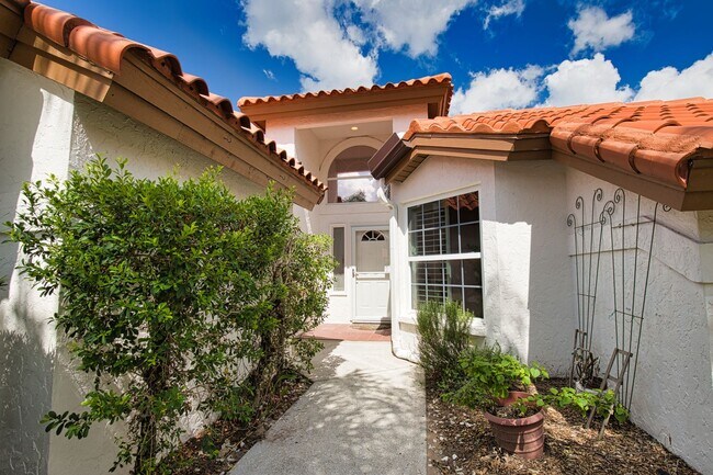 Building Photo - Seasonal Short-Term 3 Bedroom 3 Bathroom Home in The Patio Homes of Chestnut Creek!