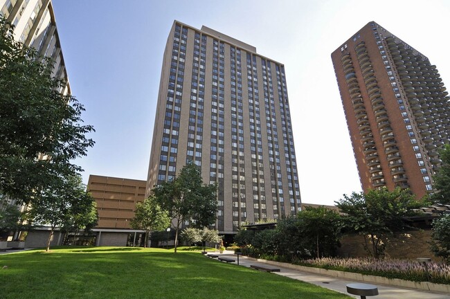 Building Photo - Newly Renovated 2bd/2ba Dwtn Condo!