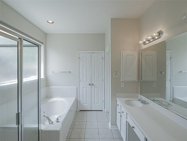 Building Photo - 3606 Paluxy Cir