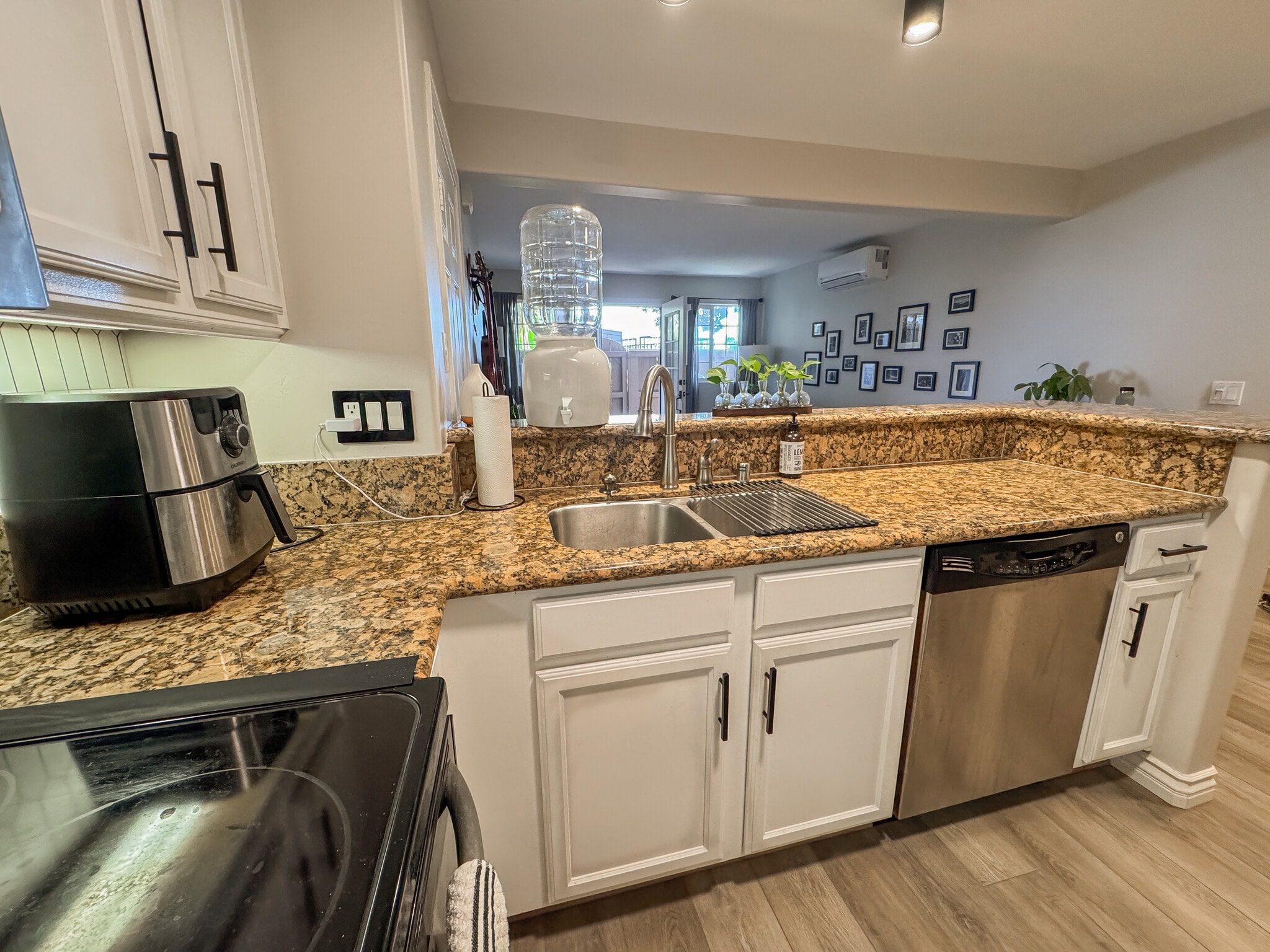 Building Photo - 5252 Balboa Arms Dr