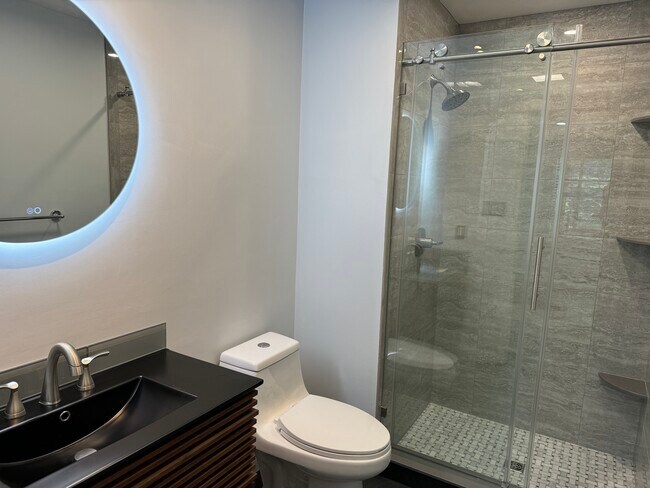 Building Photo - 1303 Golden Pl