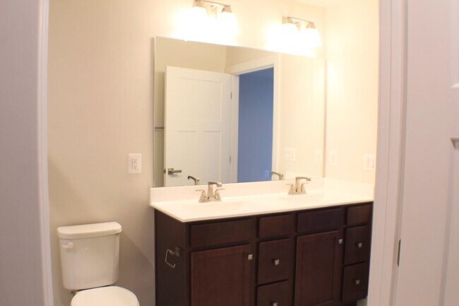 Building Photo - 109 S Peak Dr