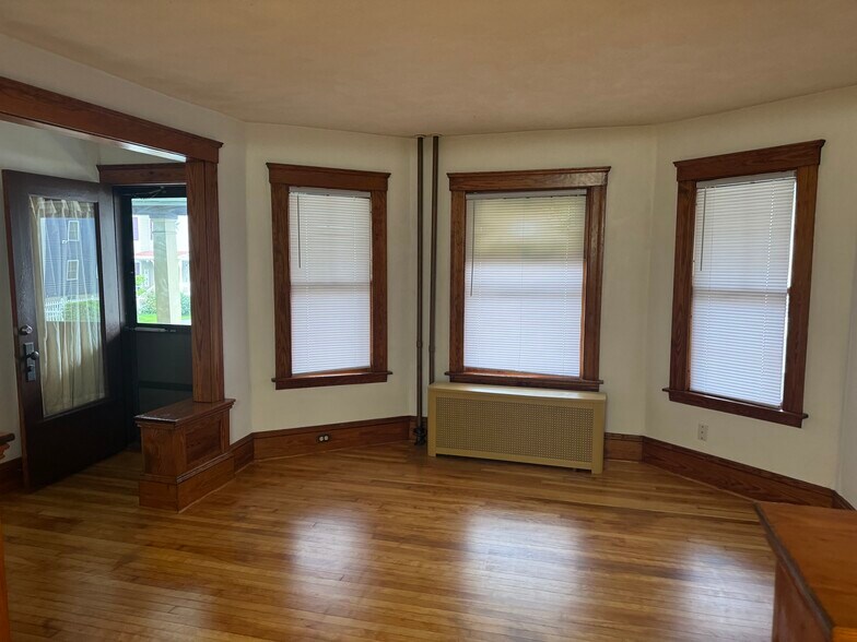 Building Photo - 49 Houghton St