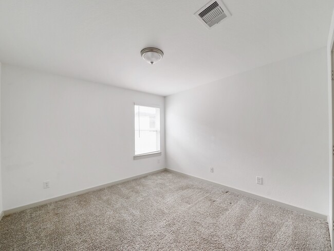 Building Photo - 29511 Ella Larchmont Ct