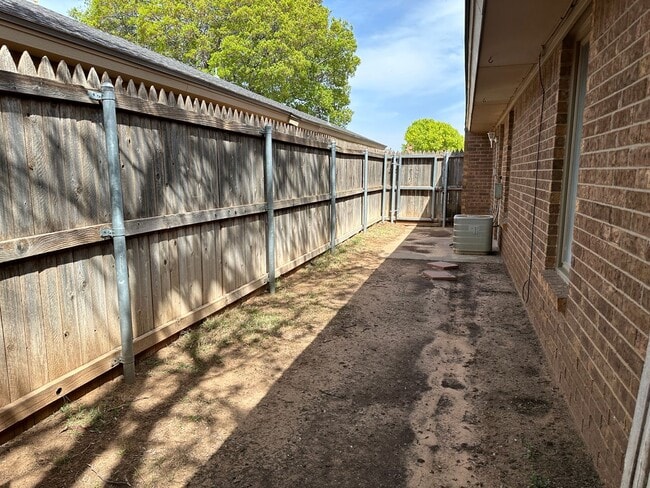 Building Photo - 9716 Orlando Ave