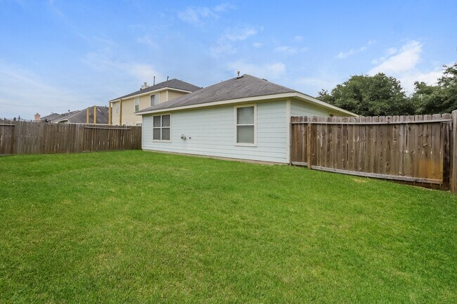 Building Photo - 19615 Plantation Tree Ct