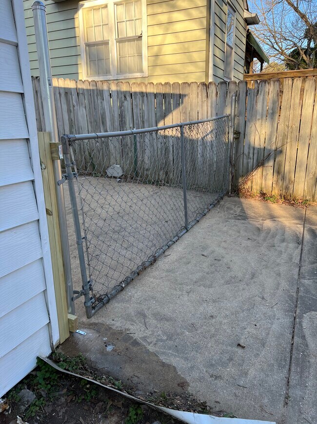 Building Photo - 32 Brentwood Dr