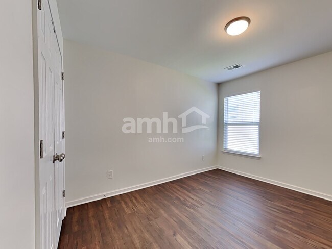 Building Photo - 129 Charlesfort Way