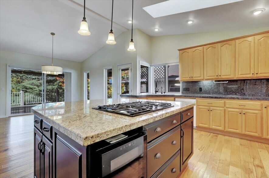 Kitchen - 18527 Jayhawk Dr