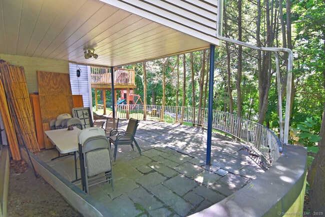 Building Photo - 541 Willow St