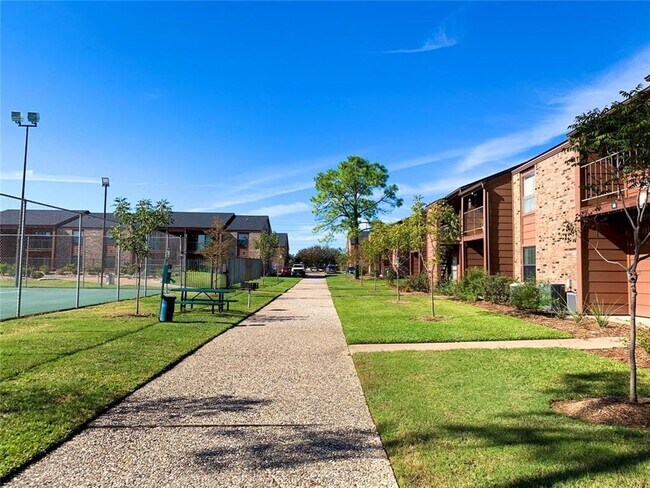 Building Photo - College Station - 1 bedroom / 1 bath Condo...