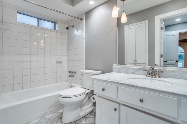 Building Photo - 9810 Crest Meadow Dr