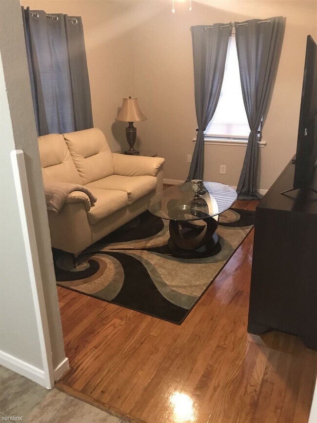 Building Photo - 1 br, 1 bath Duplex - 2715 Cleburne St Apt...