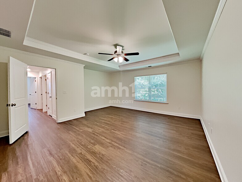Building Photo - 3358 Okelly Dr