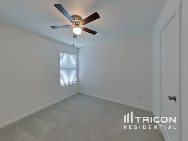 Building Photo - 806 Ginkgo Wy