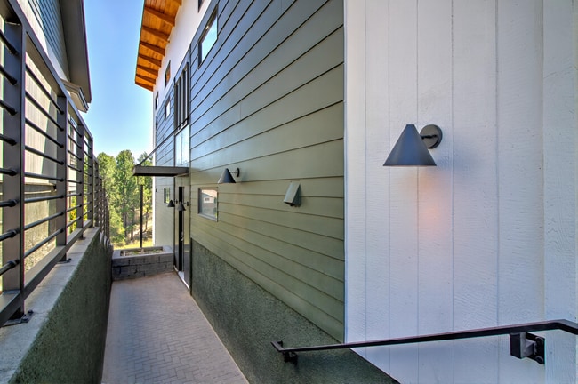 Building Photo - 1246 East Jen Drive