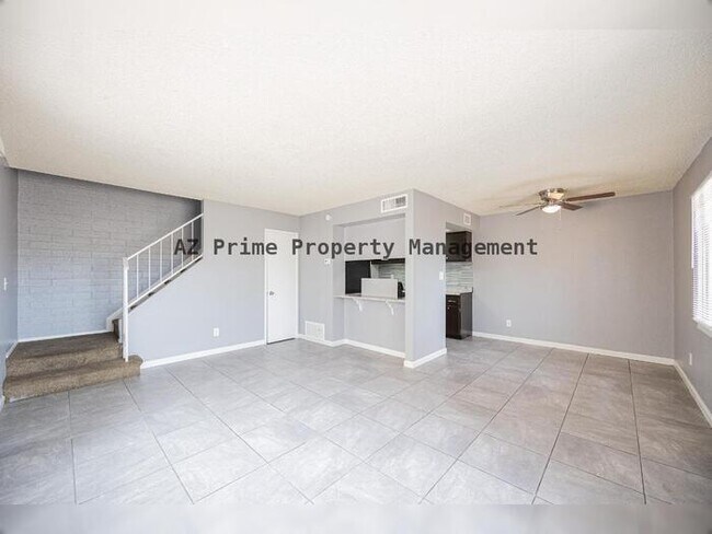 Building Photo - 5414 W Lynwood St