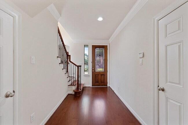 Building Photo - 5502 Lunia Ln