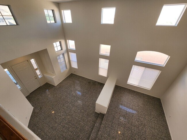 Building Photo - Stunning Five Bedroom home in Shadow Hills.