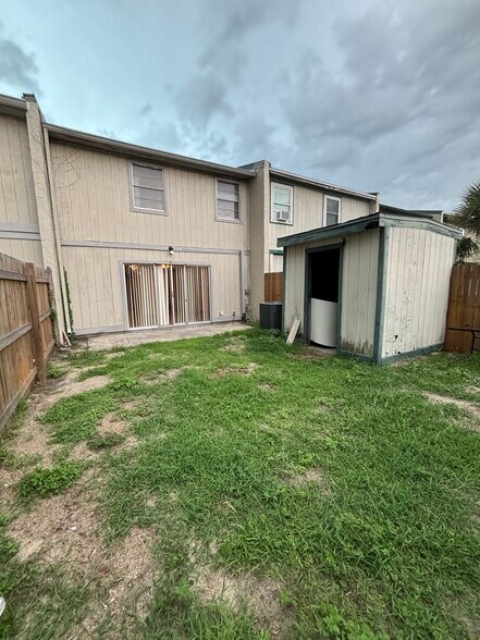 Building Photo - 5148 Tennis Court Cir